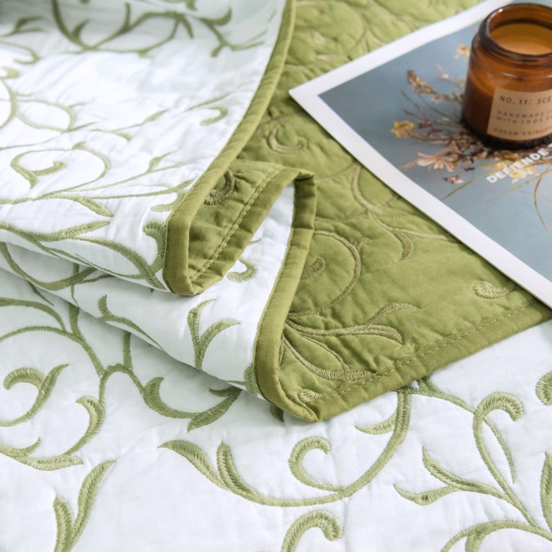 mixinni Reversible Queen Quilt 3-Piece Green Embroidery Pattern Elegant Bedspread Set - Image 4